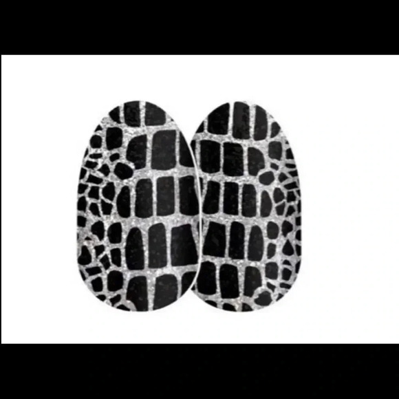 Color Street “HISS AND MAKE UP” SNAKE PRINT NAIL STRIPS - Picture 3 of 3